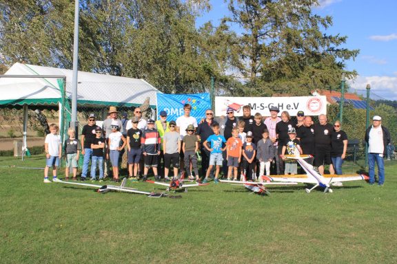 Fliegen, basteln, jede Menge Spaß – Ferienfreizeit begeistert 18 Kinder